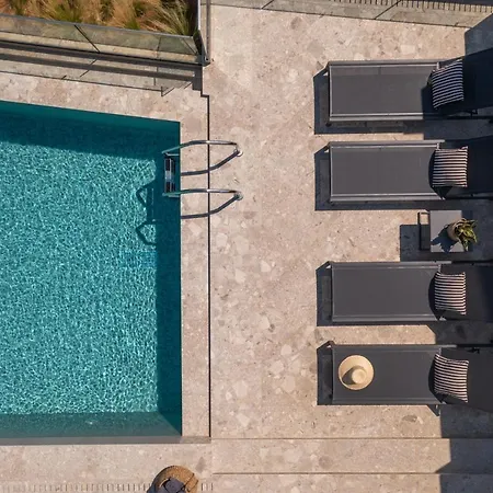 Onyx - With Private Heated Pool